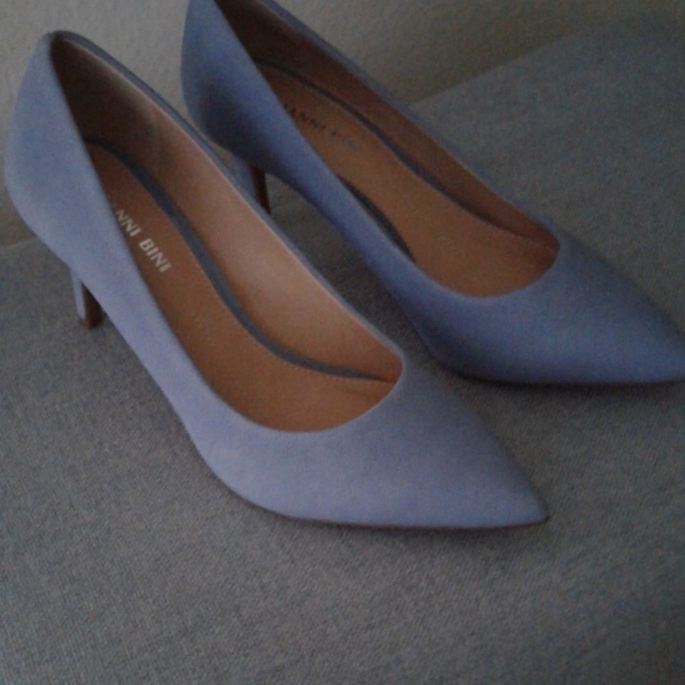 Shoes - Picture 4 of 8